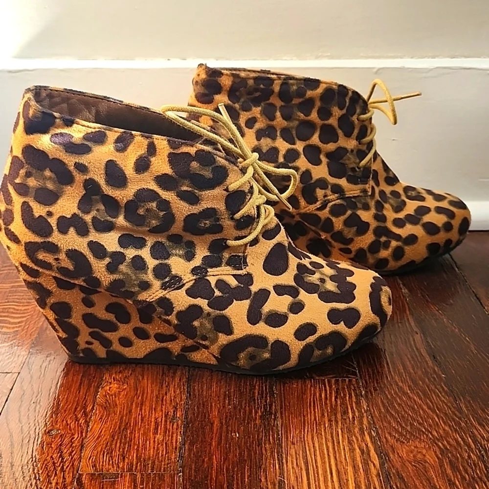 EUC Bella Marie Leopard Print Lace Up Booties